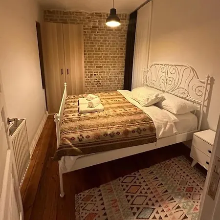 Istiklal Yakininda Yenilenmis Appartamento Provincia di Istanbul