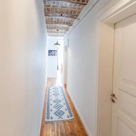 Istiklal Yakininda Yenilenmis Apartmán